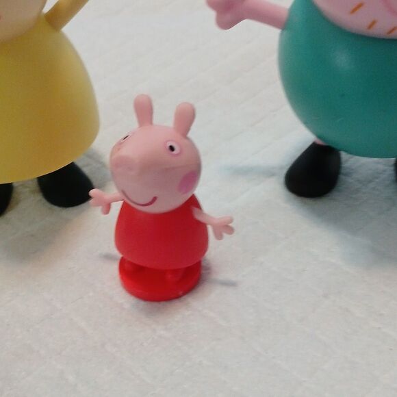 LOT OF 7 PEPPA PIG FAMILY & FRIENDS TOY FIGURES CHARACTERS COLLECTION - Picture 7 of 16